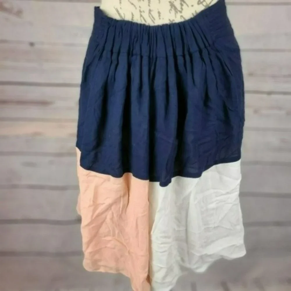 ♡3/$30♡ HD in Paris Blue Geometric Mini Skirt -XS - Picture 3 of 4